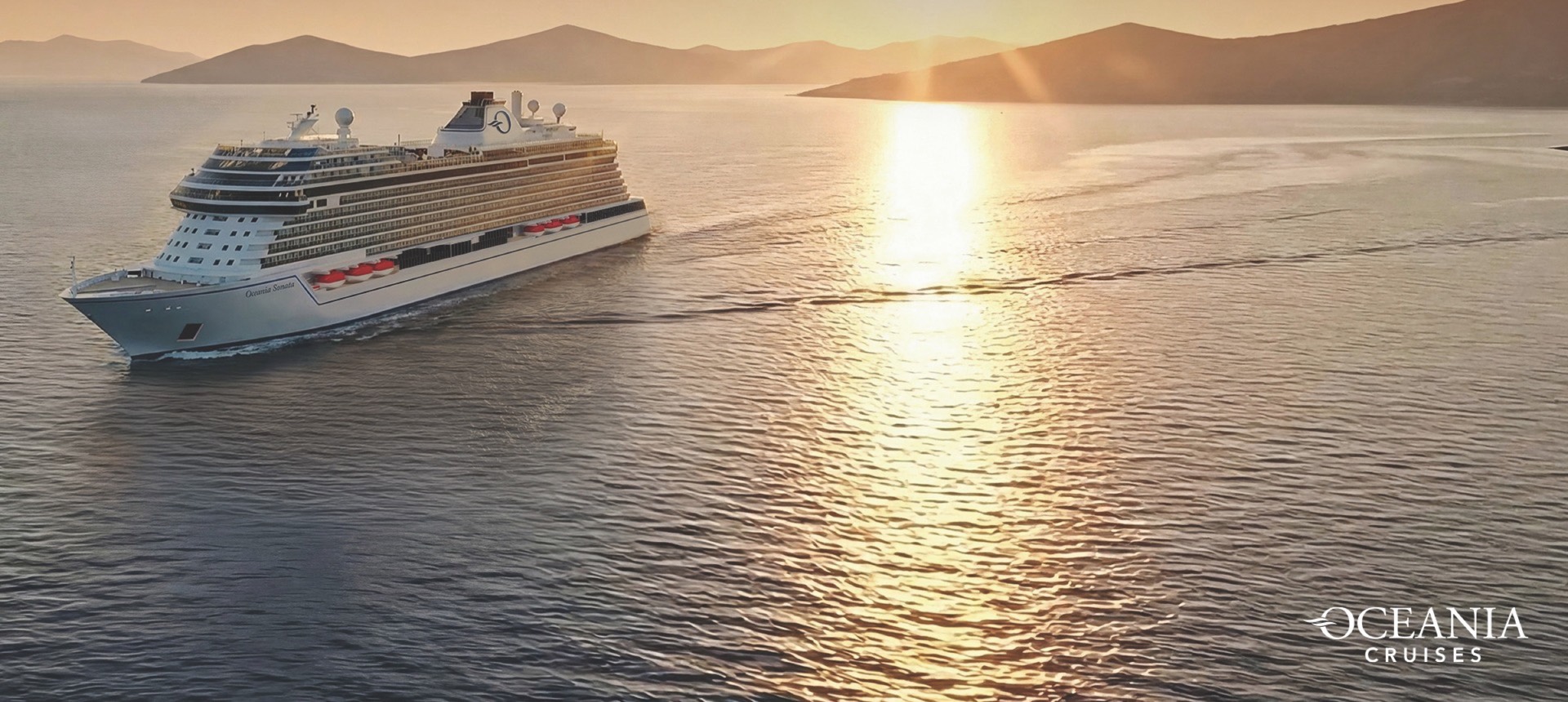 Oceania Vista at sea